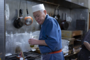 敦賀の自然に育まれた野菜を自ら育て、心を込めて調理する「なかや」。素材と対話し、笑顔を届ける“なかや農園”の想いを紹介します。