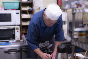 福井県敦賀市｜お食事処゛なかや”　蟹解禁　仕込み